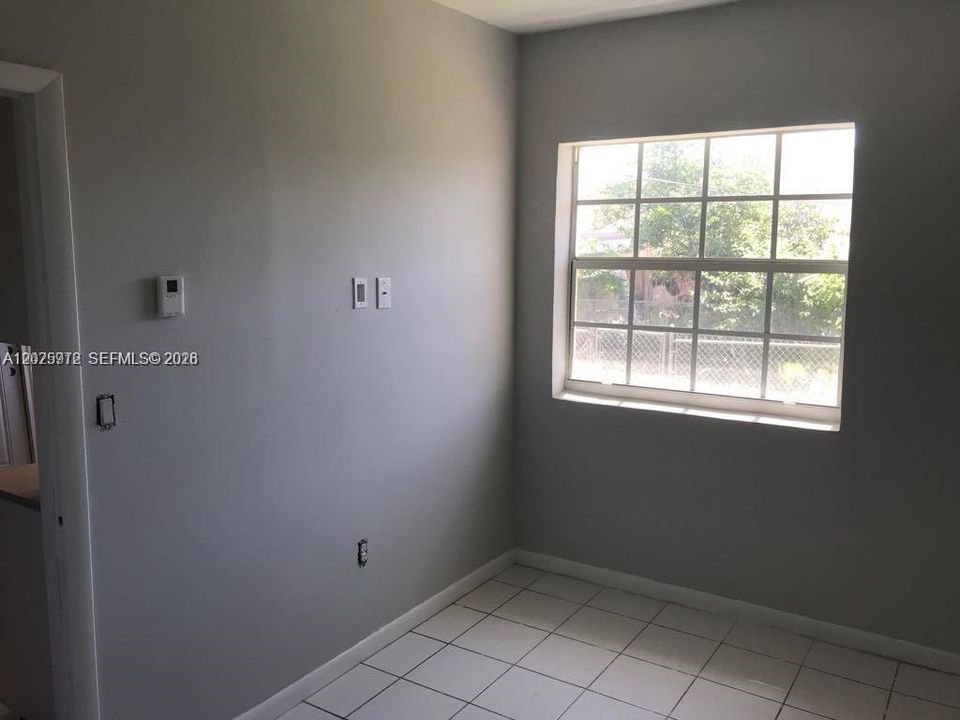 В аренду: $1,850 (2 спален, 1 ванн, 2632 Квадратных фут)