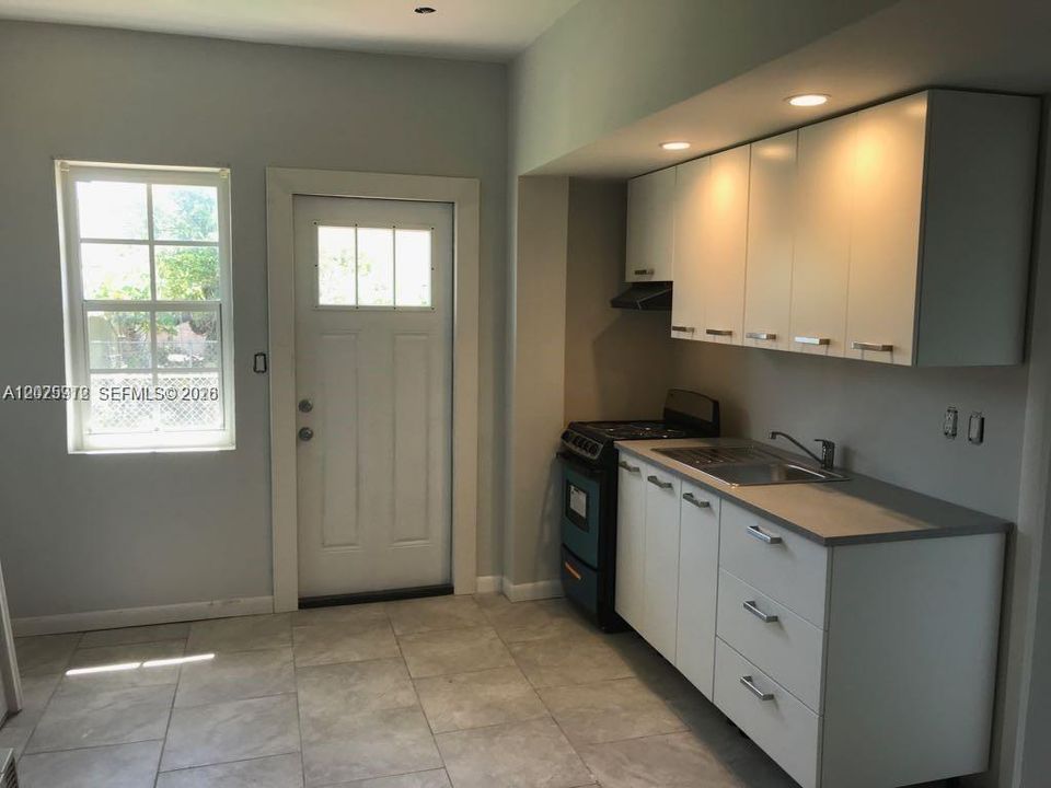 В аренду: $1,850 (2 спален, 1 ванн, 2632 Квадратных фут)