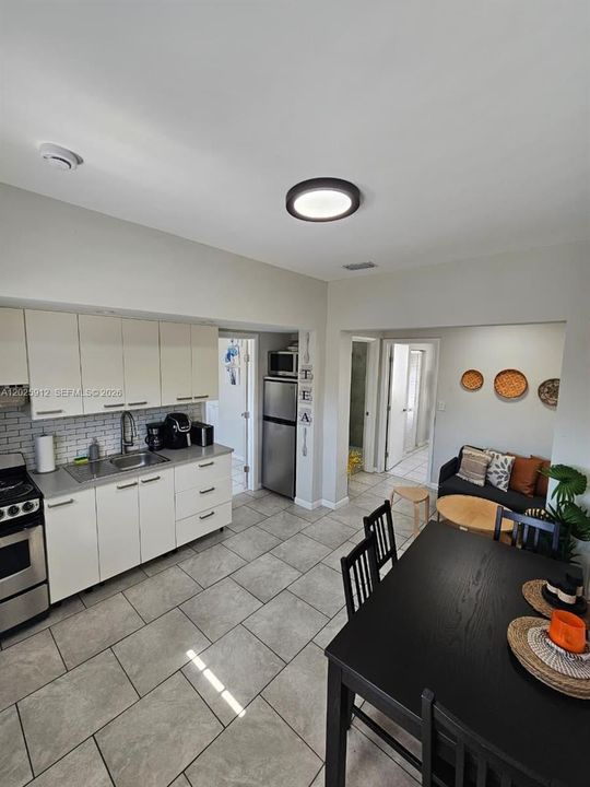 В аренду: $1,850 (2 спален, 1 ванн, 2632 Квадратных фут)