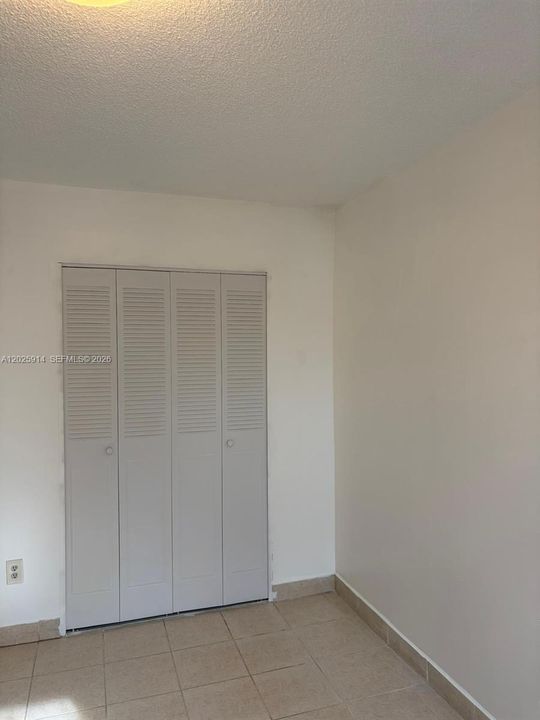 For Sale: $189,900 (1 beds, 1 baths, 697 Square Feet)