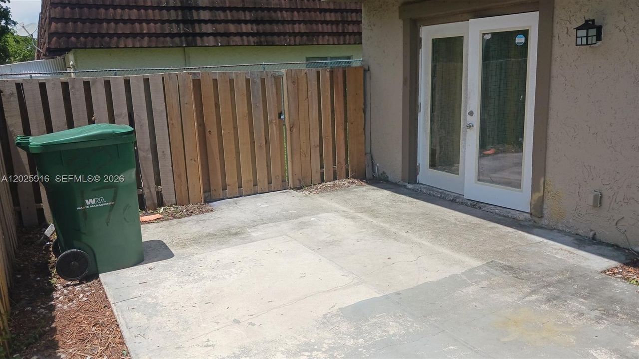 For Rent: $1,975 (2 beds, 1 baths, 944 Square Feet)
