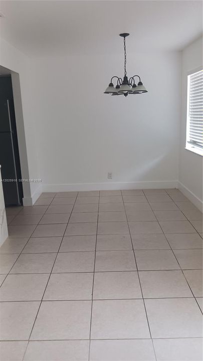 For Rent: $1,975 (2 beds, 1 baths, 944 Square Feet)