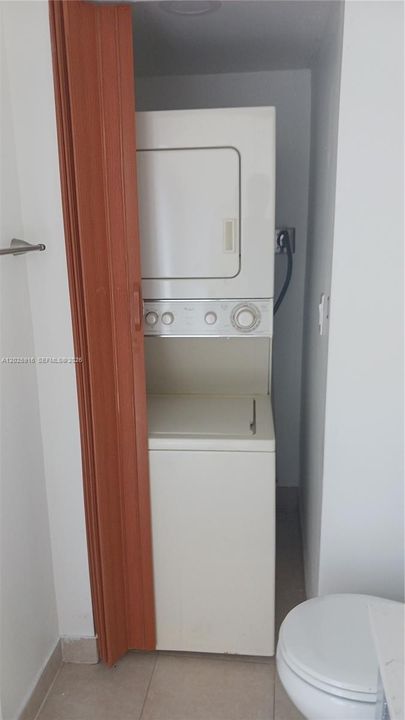 For Rent: $1,975 (2 beds, 1 baths, 944 Square Feet)