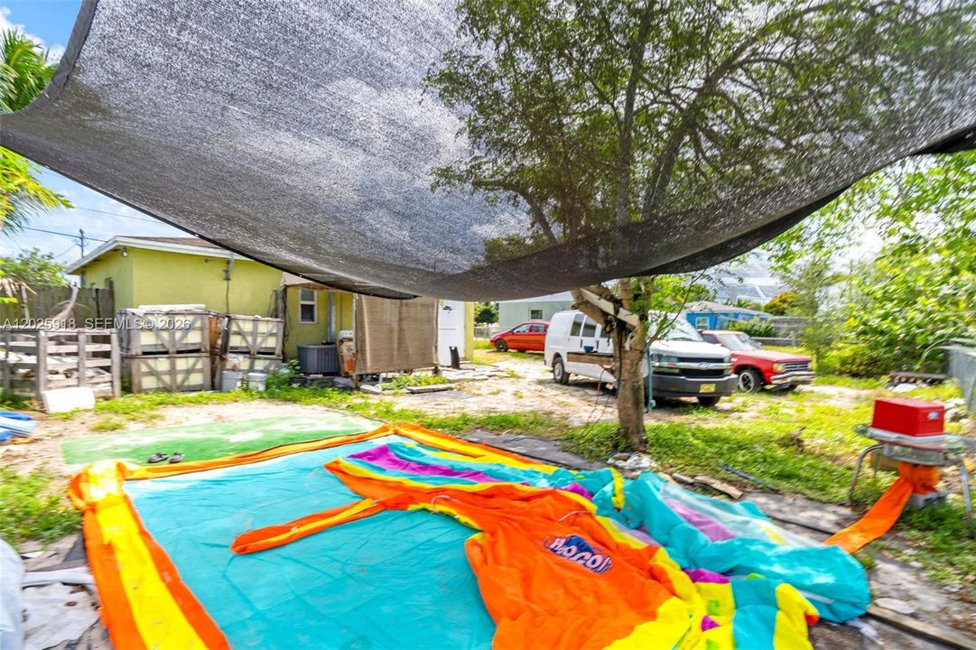 For Sale: $380,000 (2 beds, 1 baths, 750 Square Feet)