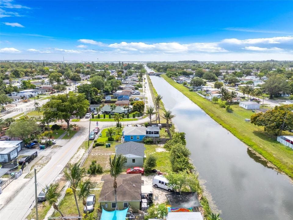 For Sale: $380,000 (2 beds, 1 baths, 750 Square Feet)