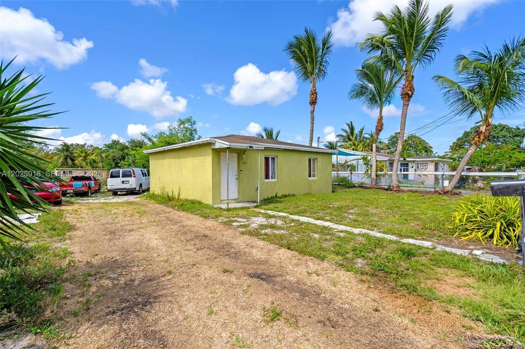 For Sale: $380,000 (2 beds, 1 baths, 750 Square Feet)