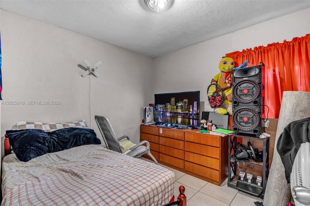 For Sale: $380,000 (2 beds, 1 baths, 750 Square Feet)