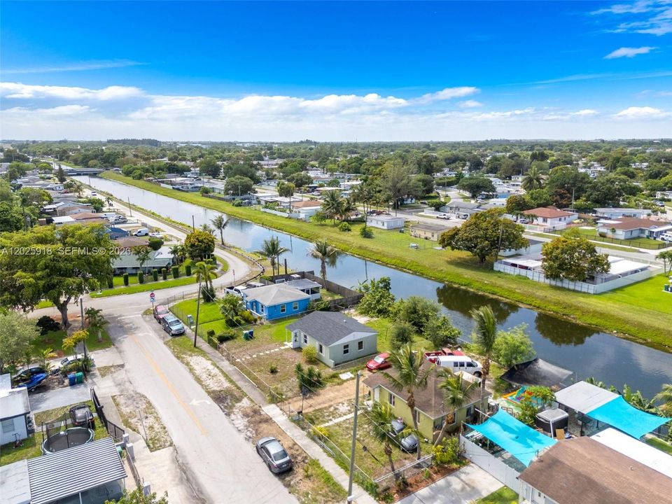 For Sale: $380,000 (2 beds, 1 baths, 750 Square Feet)