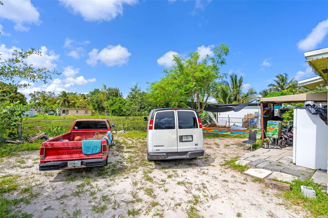 For Sale: $380,000 (2 beds, 1 baths, 750 Square Feet)