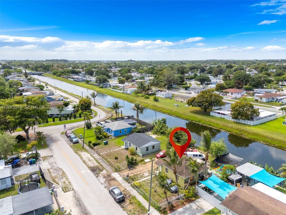 For Sale: $380,000 (2 beds, 1 baths, 750 Square Feet)