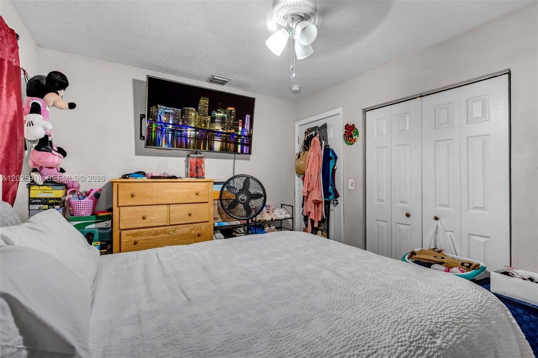 For Sale: $380,000 (2 beds, 1 baths, 750 Square Feet)