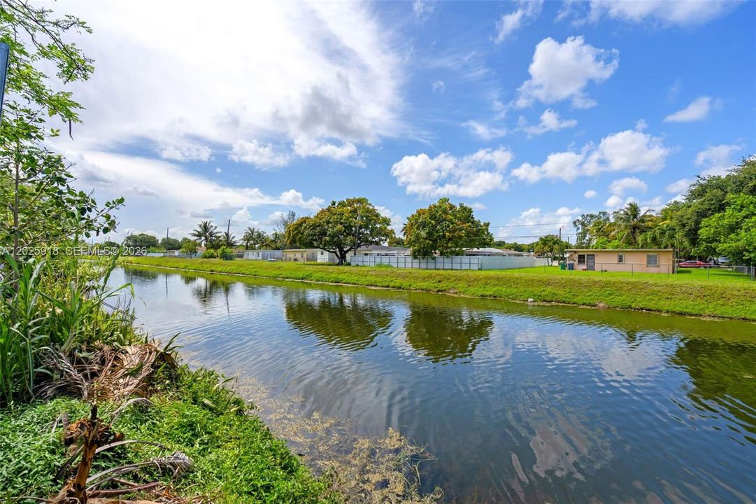 For Sale: $380,000 (2 beds, 1 baths, 750 Square Feet)
