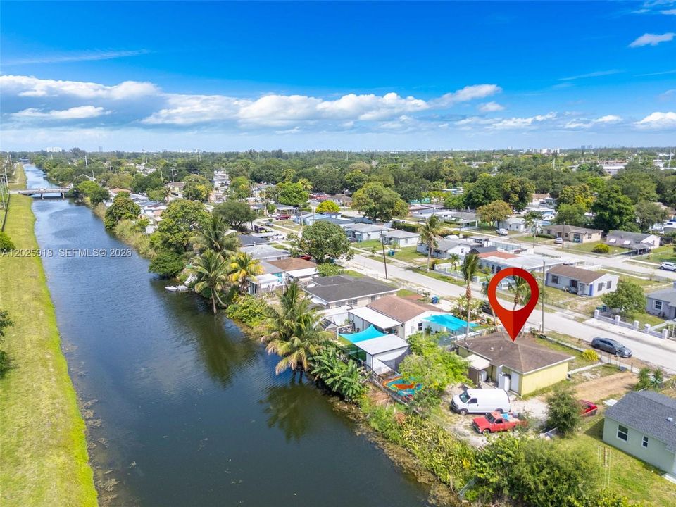 For Sale: $380,000 (2 beds, 1 baths, 750 Square Feet)