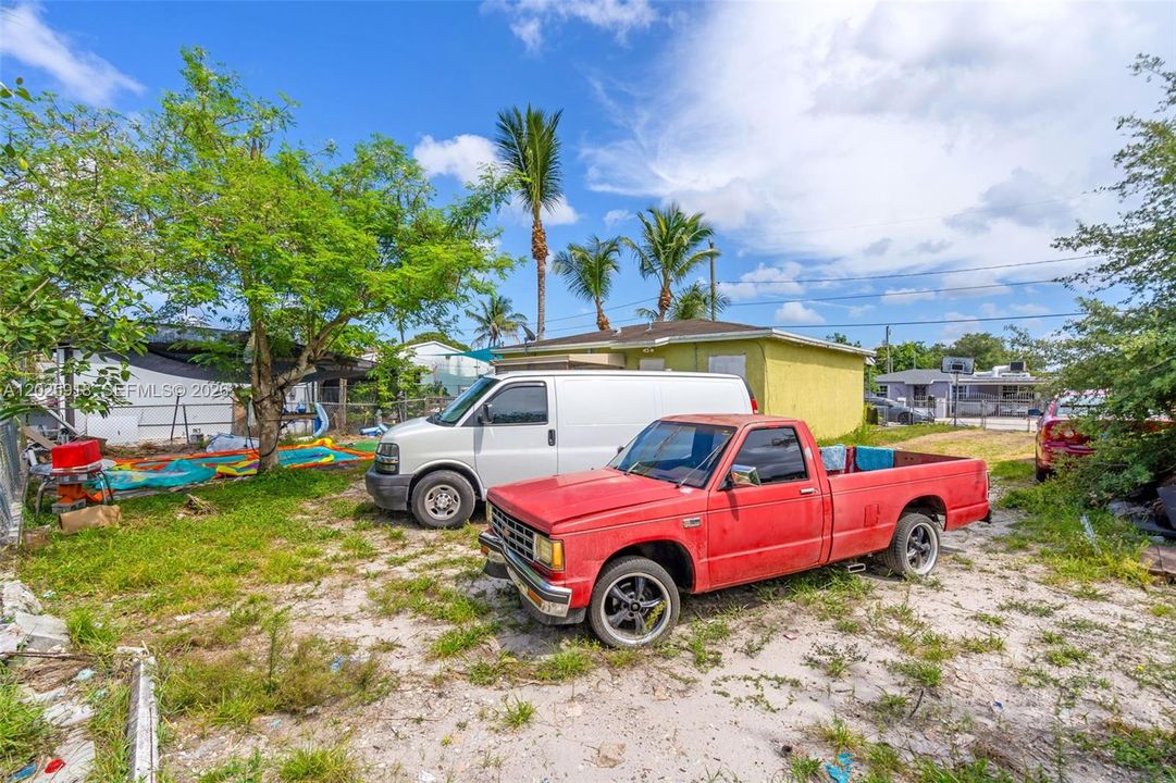 For Sale: $380,000 (2 beds, 1 baths, 750 Square Feet)
