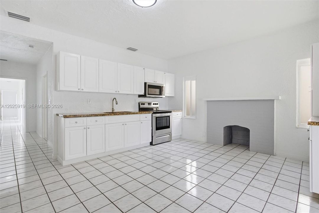 For Rent: $3,500 (3 beds, 3 baths, 2554 Square Feet)
