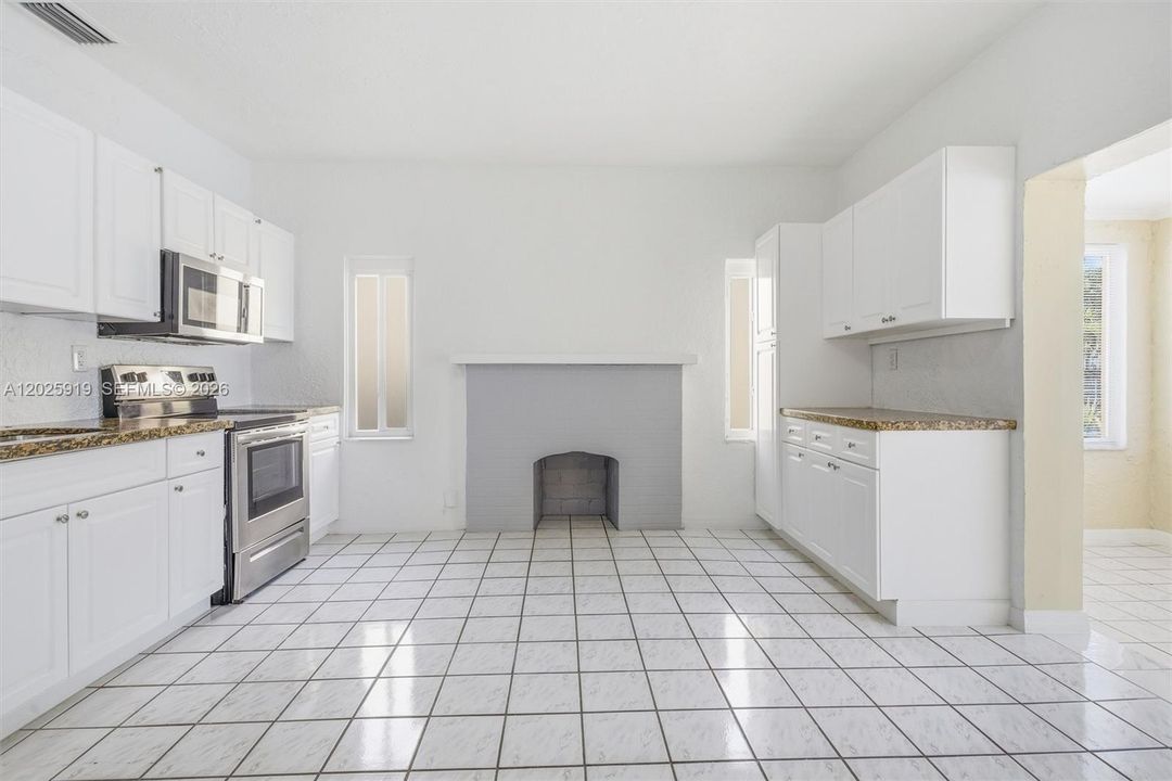 For Rent: $3,500 (3 beds, 3 baths, 2554 Square Feet)