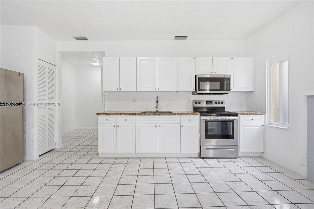 For Rent: $3,500 (3 beds, 3 baths, 2554 Square Feet)