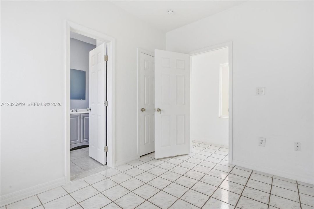 For Rent: $3,500 (3 beds, 3 baths, 2554 Square Feet)