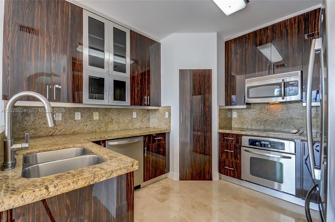 Active With Contract: $930,000 (4 beds, 3 baths, 2312 Square Feet)