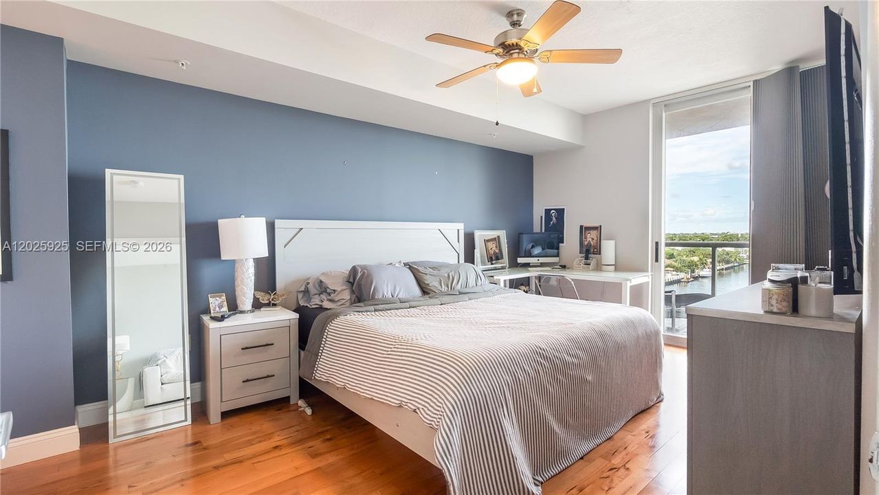For Sale: $408,000 (1 beds, 1 baths, 815 Square Feet)
