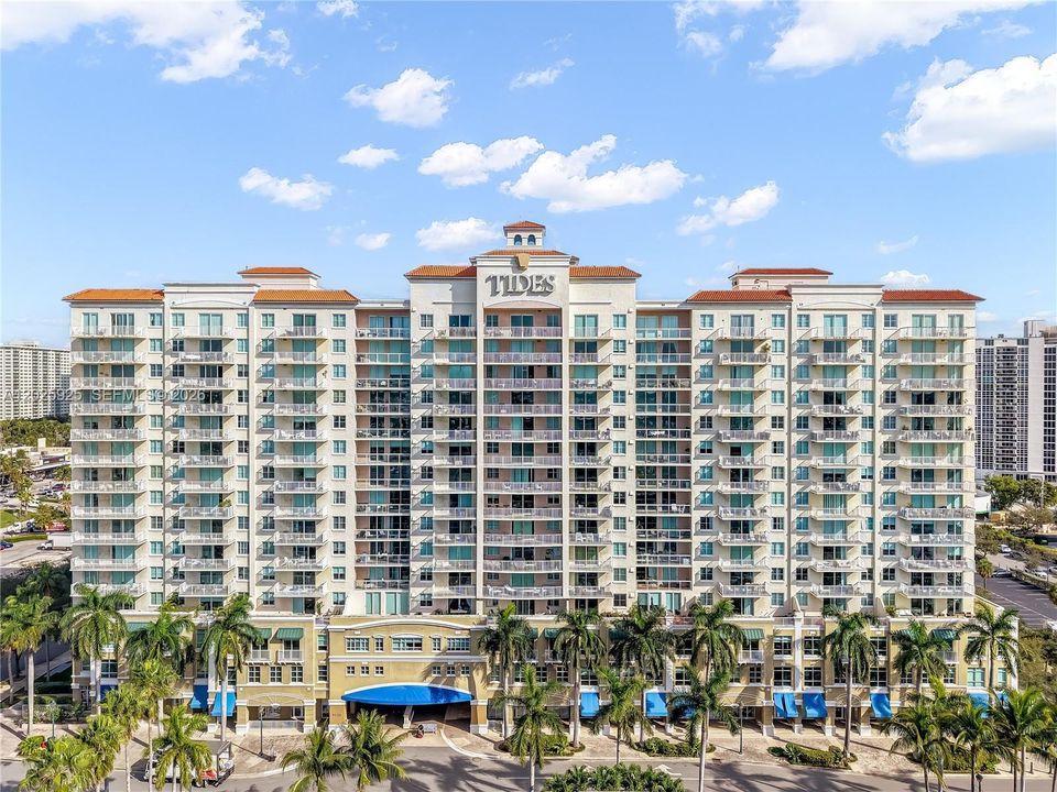 For Sale: $408,000 (1 beds, 1 baths, 815 Square Feet)
