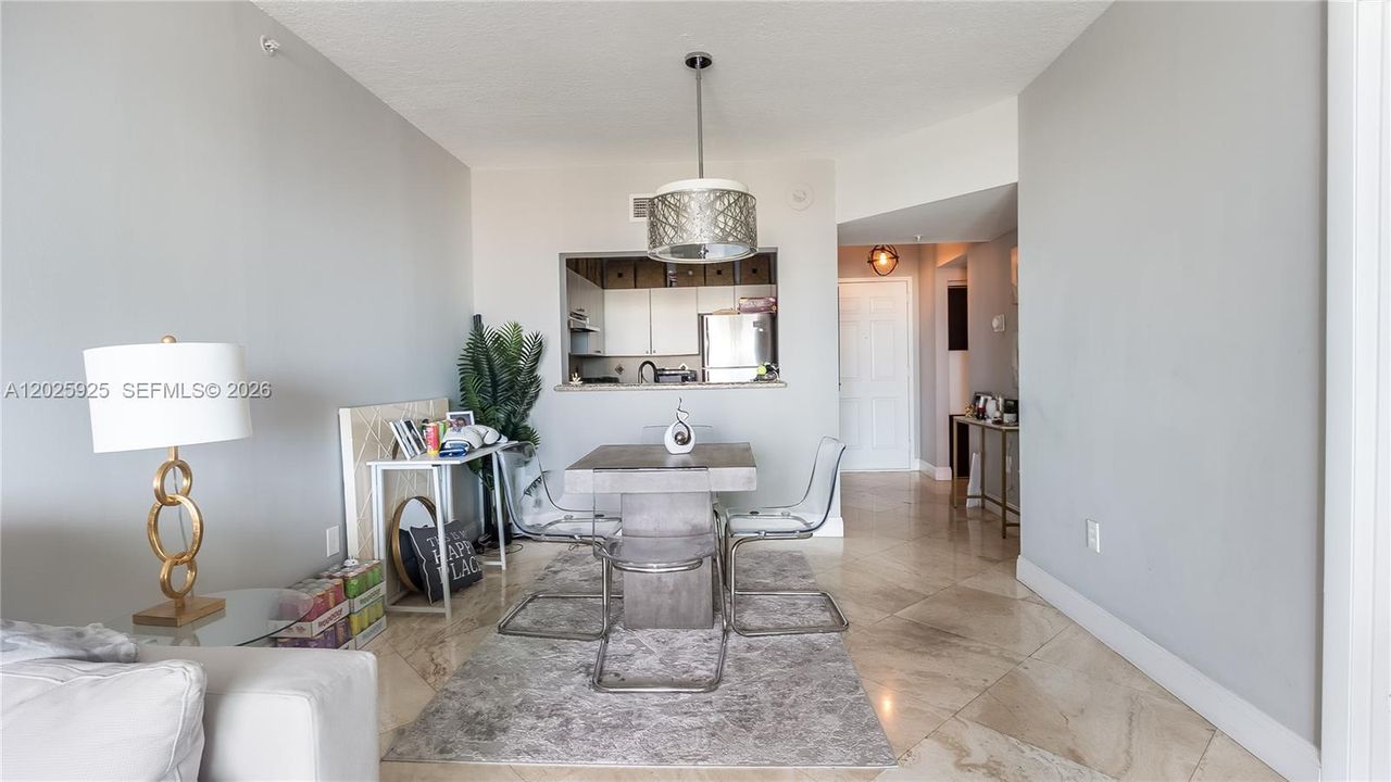 For Sale: $408,000 (1 beds, 1 baths, 815 Square Feet)
