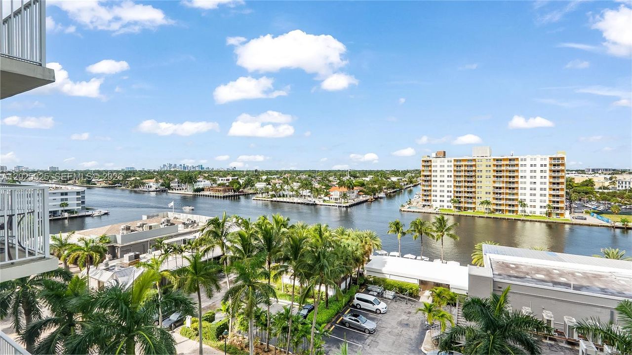 For Sale: $408,000 (1 beds, 1 baths, 815 Square Feet)