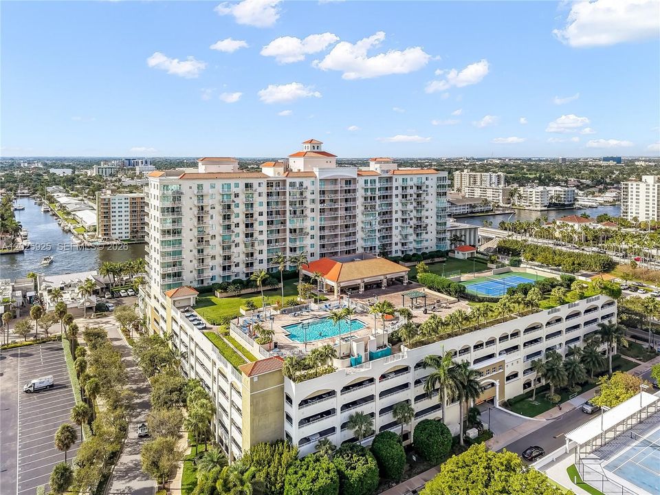 For Sale: $408,000 (1 beds, 1 baths, 815 Square Feet)