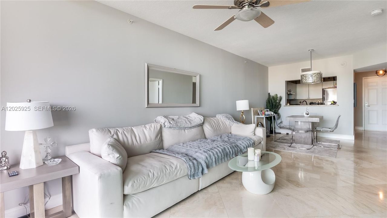 For Sale: $408,000 (1 beds, 1 baths, 815 Square Feet)