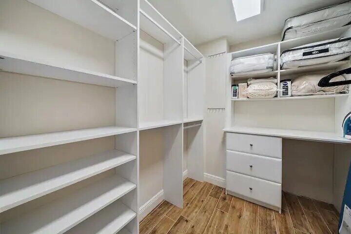 Walk-in closet