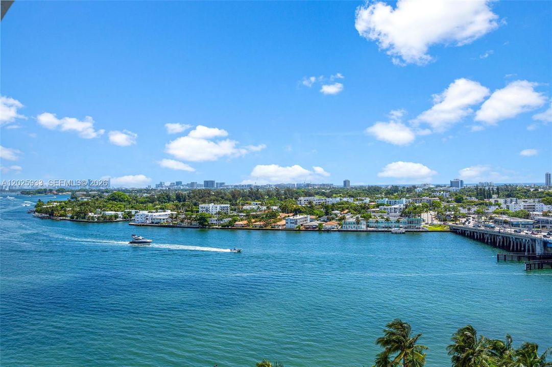 For Sale: $260,000 (1 beds, 1 baths, 940 Square Feet)
