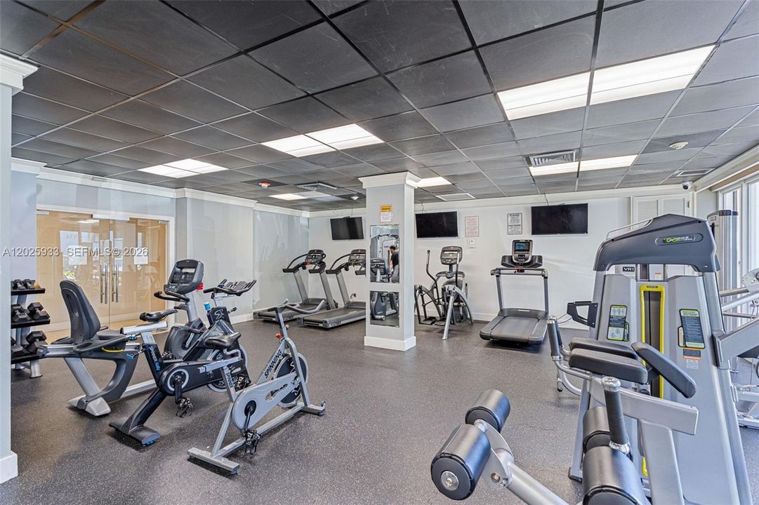 For Sale: $260,000 (1 beds, 1 baths, 940 Square Feet)