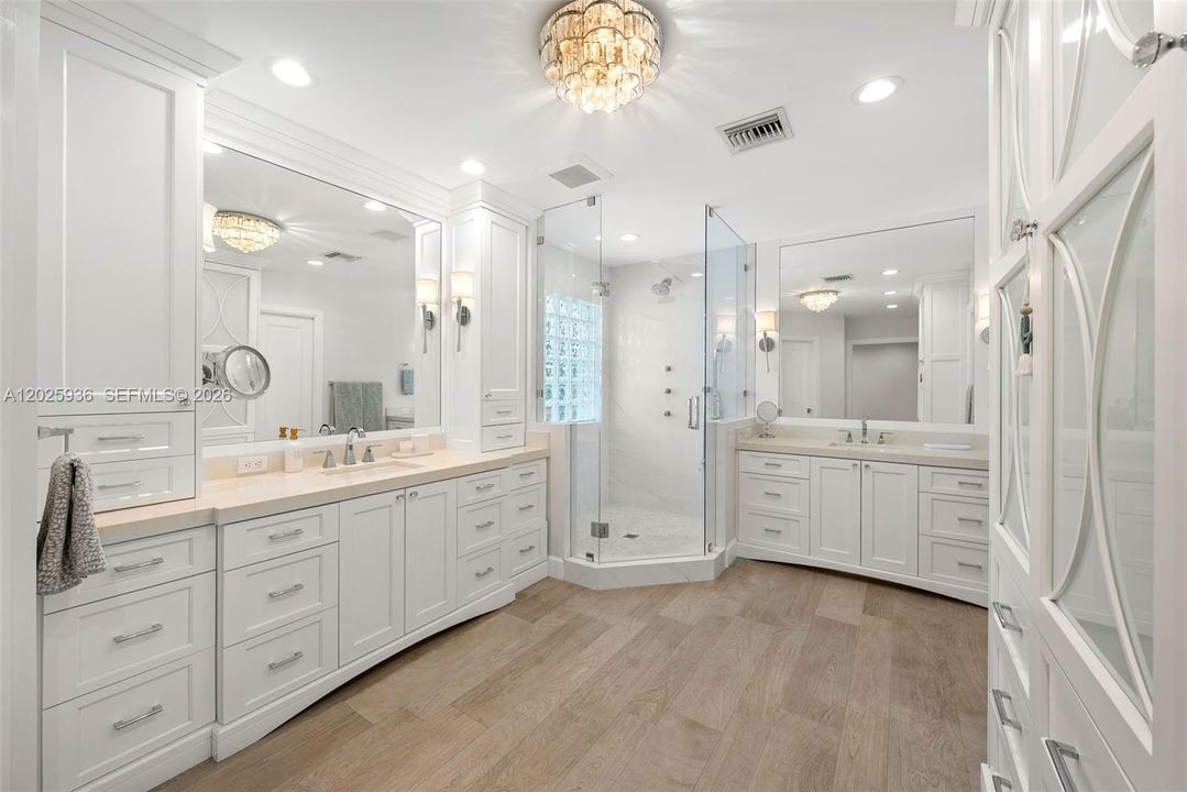 For Sale: $1,750,000 (4 beds, 2 baths, 2773 Square Feet)