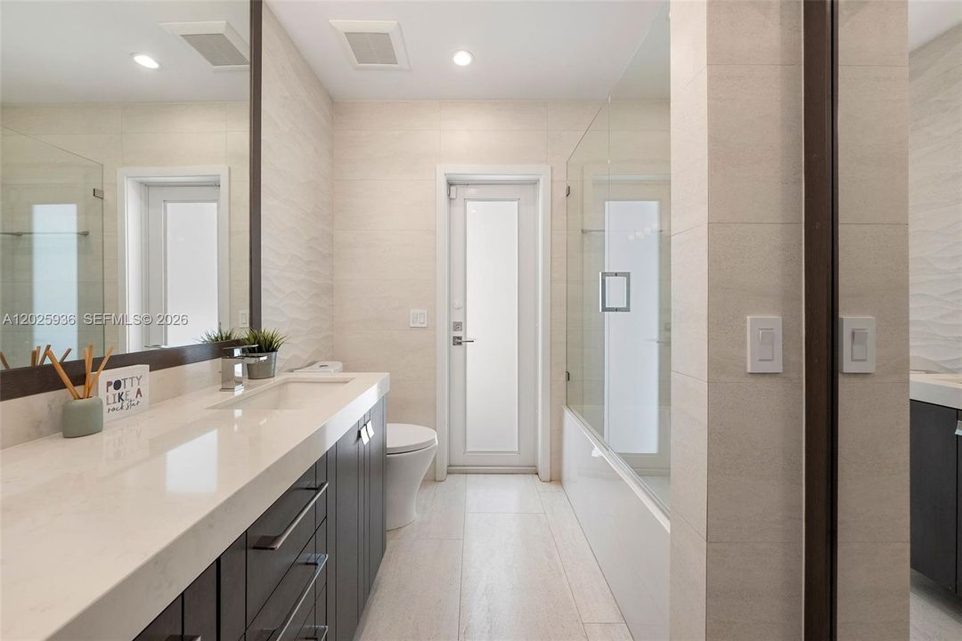 For Sale: $1,750,000 (4 beds, 2 baths, 2773 Square Feet)