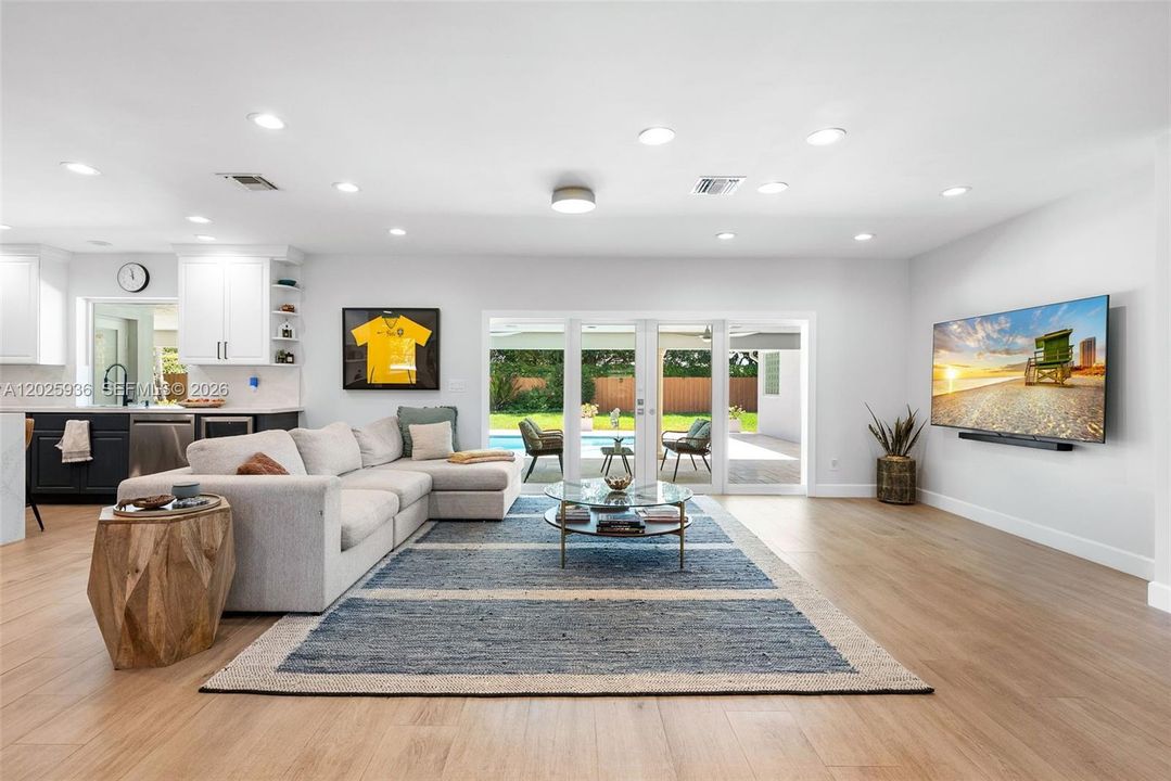 For Sale: $1,750,000 (4 beds, 2 baths, 2773 Square Feet)