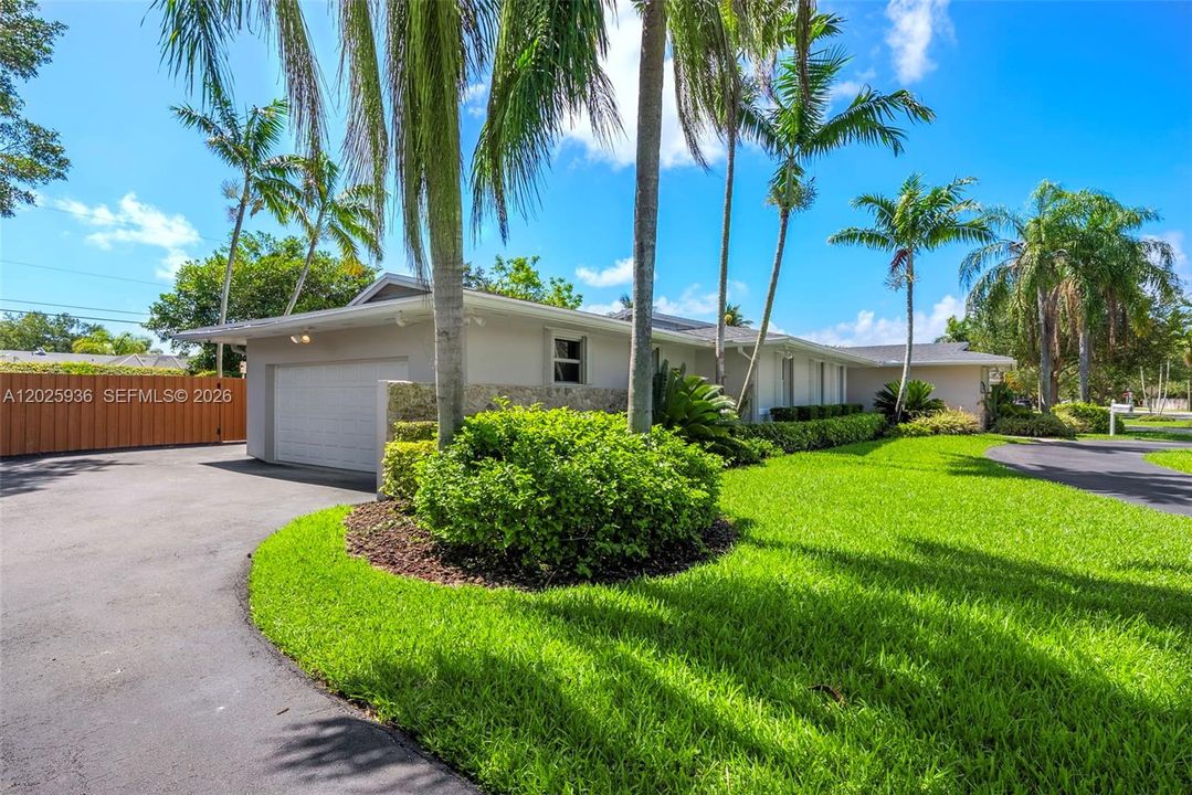 For Sale: $1,750,000 (4 beds, 2 baths, 2773 Square Feet)