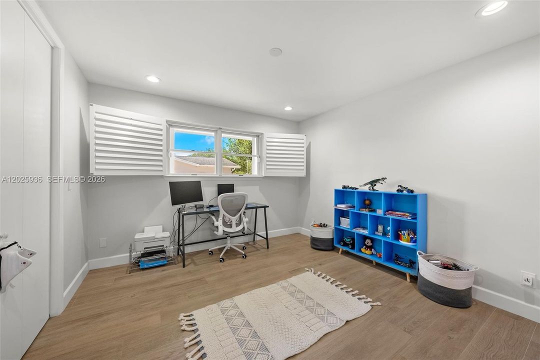 For Sale: $1,750,000 (4 beds, 2 baths, 2773 Square Feet)