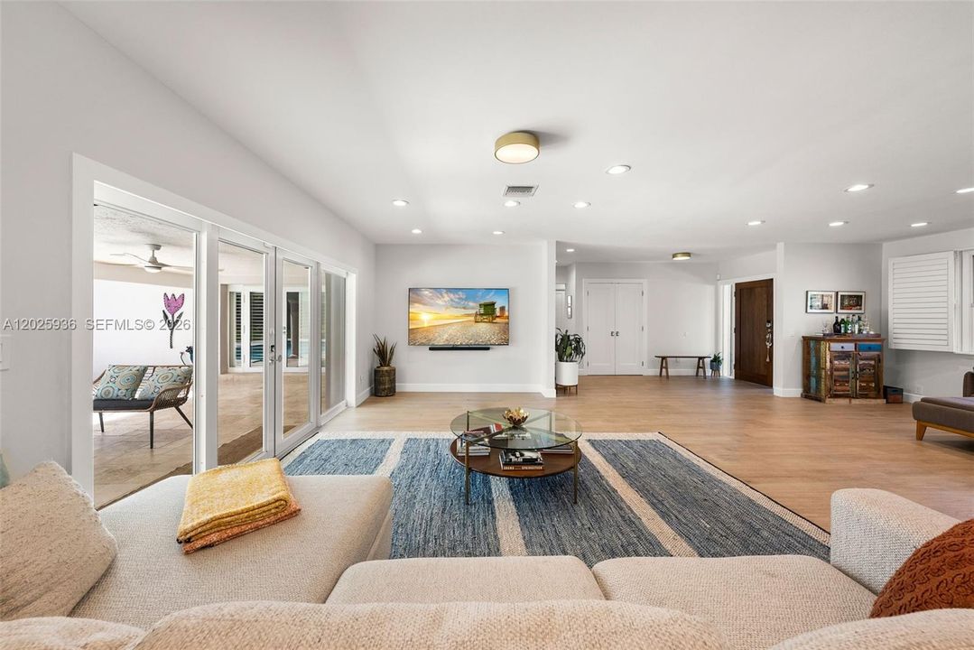 For Sale: $1,750,000 (4 beds, 2 baths, 2773 Square Feet)