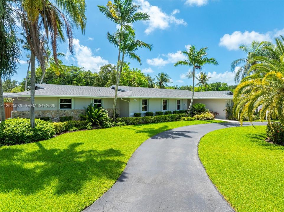 For Sale: $1,750,000 (4 beds, 2 baths, 2773 Square Feet)