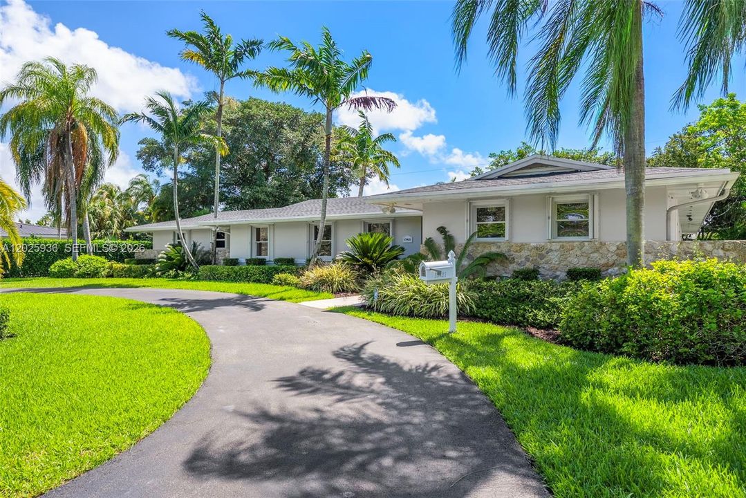 For Sale: $1,750,000 (4 beds, 2 baths, 2773 Square Feet)
