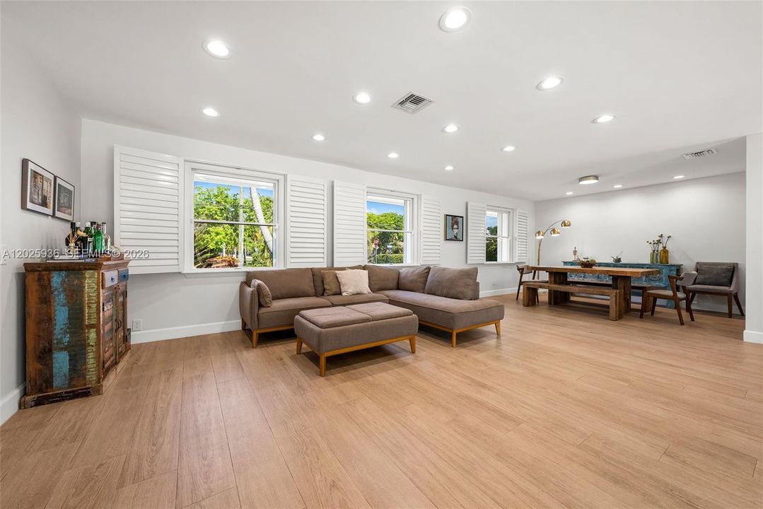 For Sale: $1,750,000 (4 beds, 2 baths, 2773 Square Feet)
