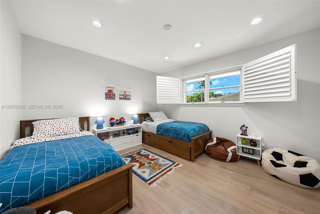 For Sale: $1,750,000 (4 beds, 2 baths, 2773 Square Feet)