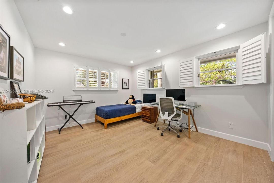 For Sale: $1,750,000 (4 beds, 2 baths, 2773 Square Feet)