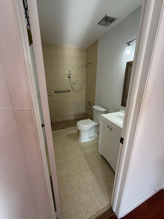 En Renta: $2,750 (3 camas, 2 baños, 1300 Pies cuadrados)