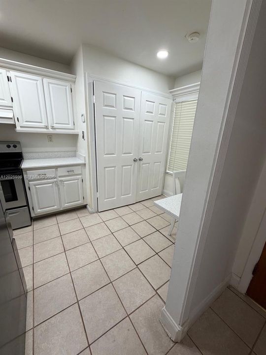 En Renta: $2,750 (3 camas, 2 baños, 1300 Pies cuadrados)