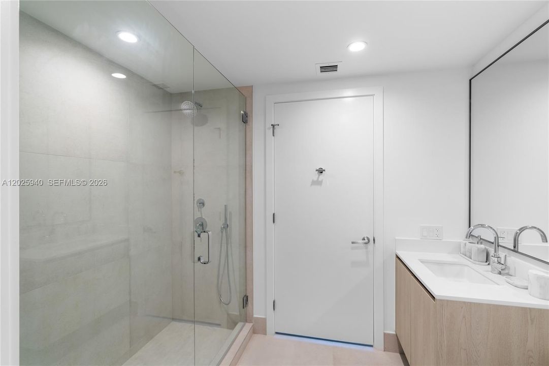 В аренду: $10,900 (2 спален, 2 ванн, 1391 Квадратных фут)