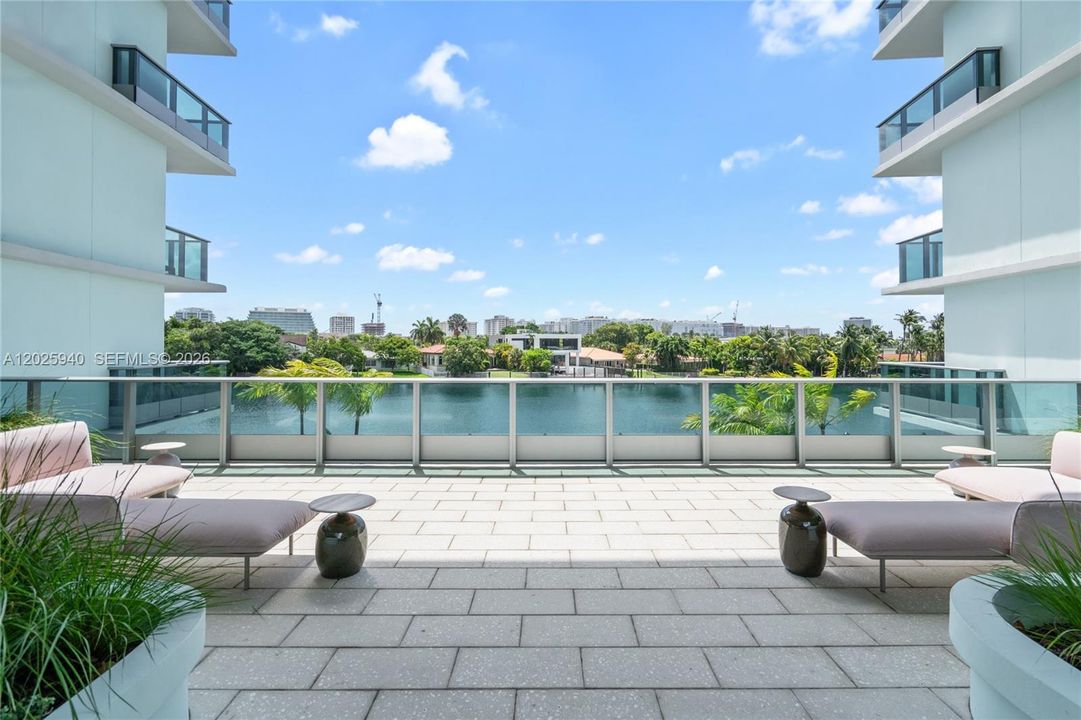 В аренду: $10,900 (2 спален, 2 ванн, 1391 Квадратных фут)