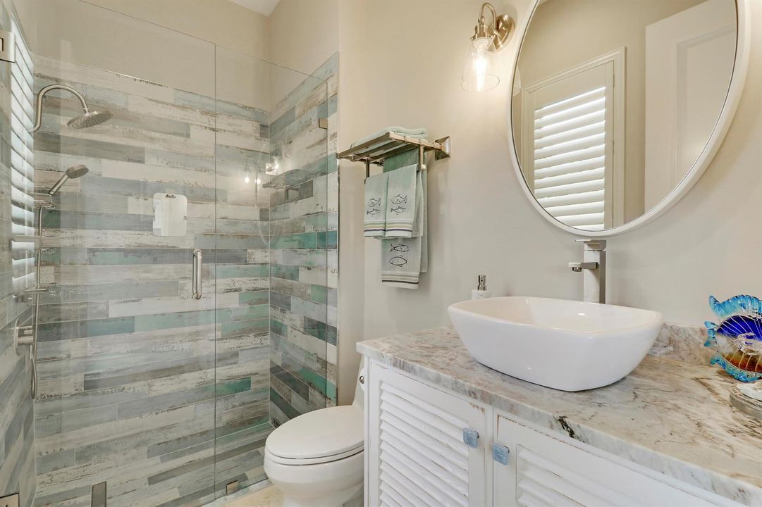 Cabana Full Bathroom