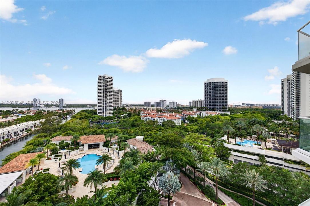 For Sale: $1,900,000 (3 beds, 3 baths, 3200 Square Feet)
