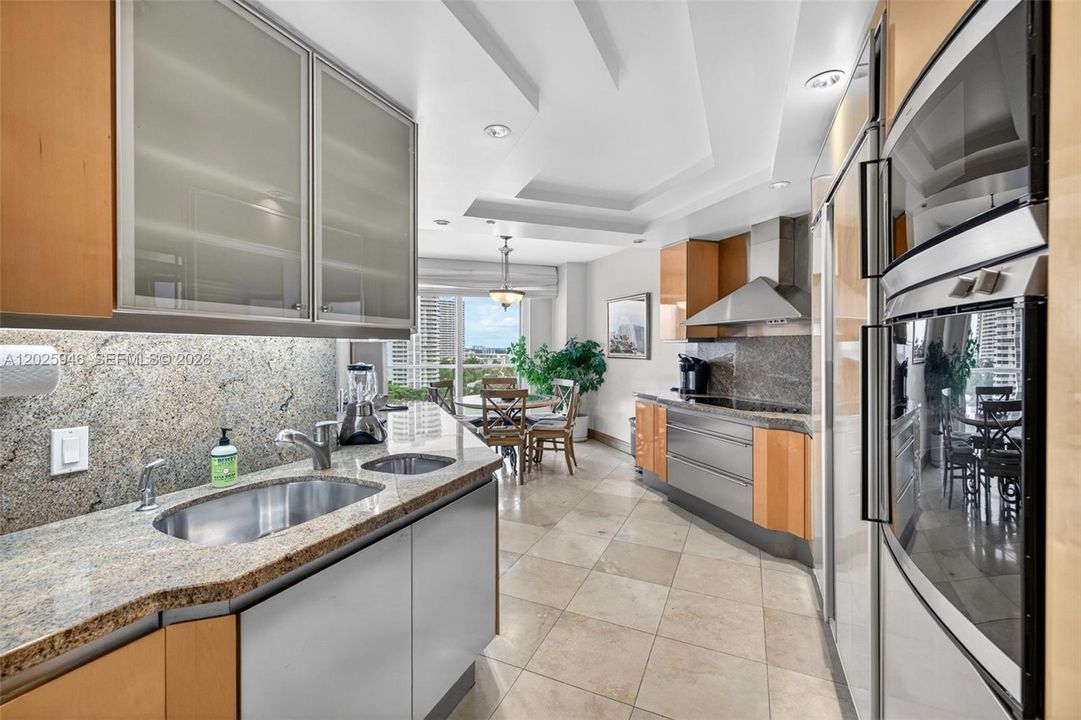 For Sale: $1,900,000 (3 beds, 3 baths, 3200 Square Feet)
